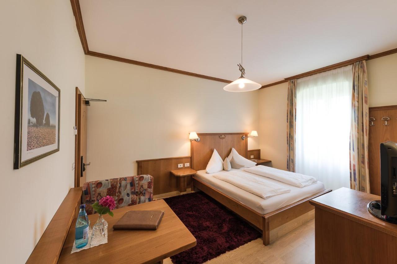 Hotel Mandelhof ***S Appiano Sulla Strada Del Vino Bagian luar foto