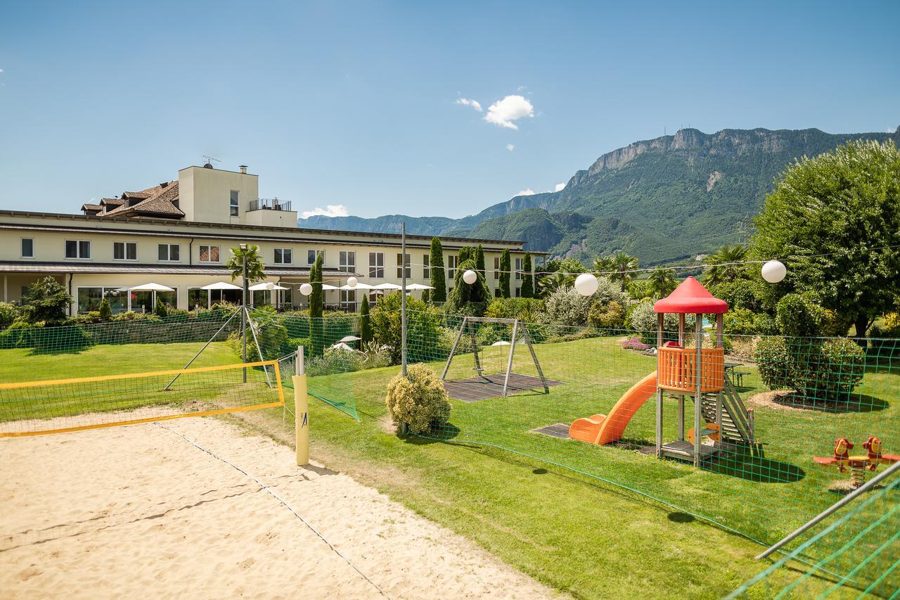 Hotel Mandelhof ***S Appiano Sulla Strada Del Vino Bagian luar foto
